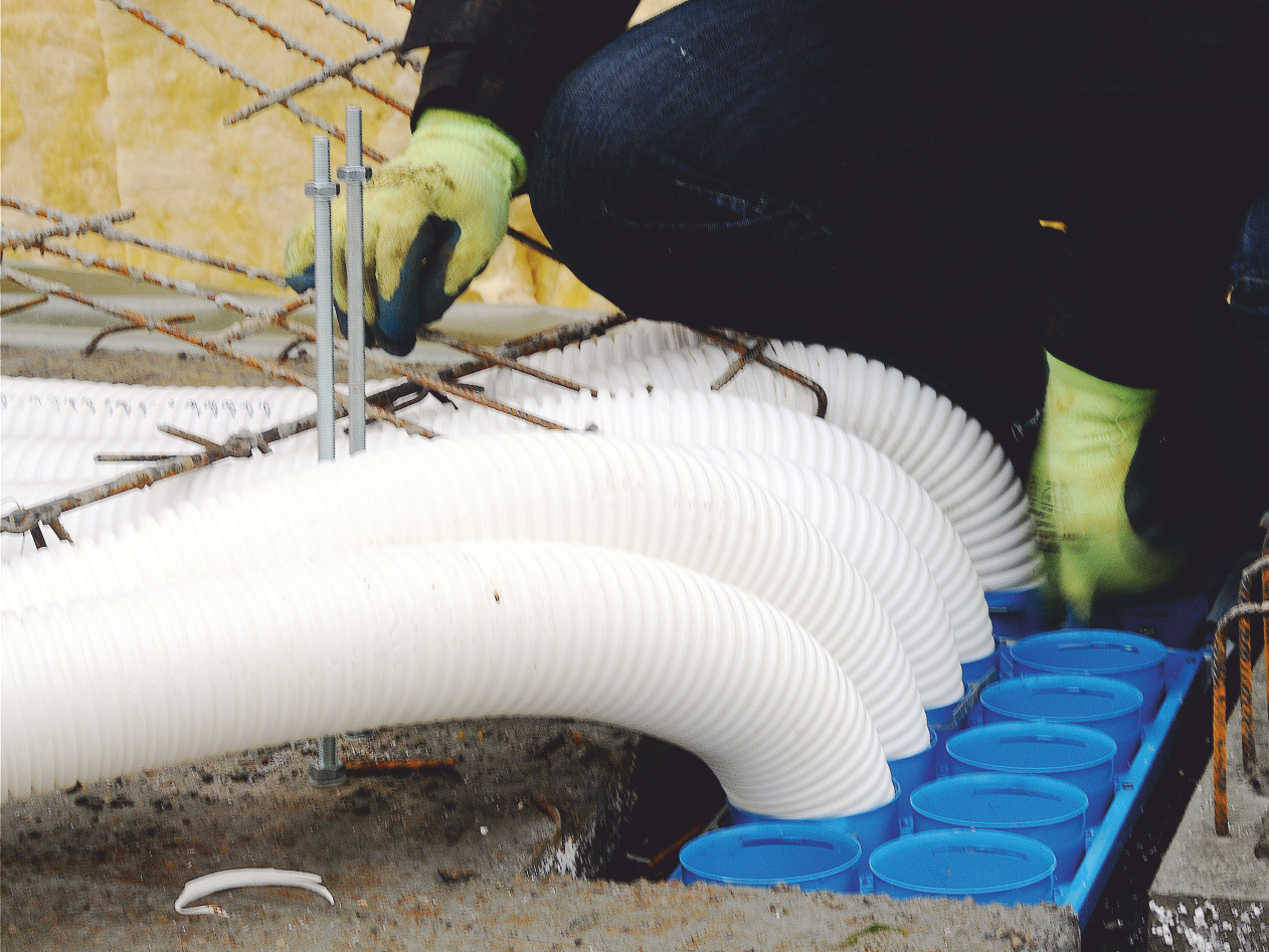 Installation des tubes de ventilation sur le chantier