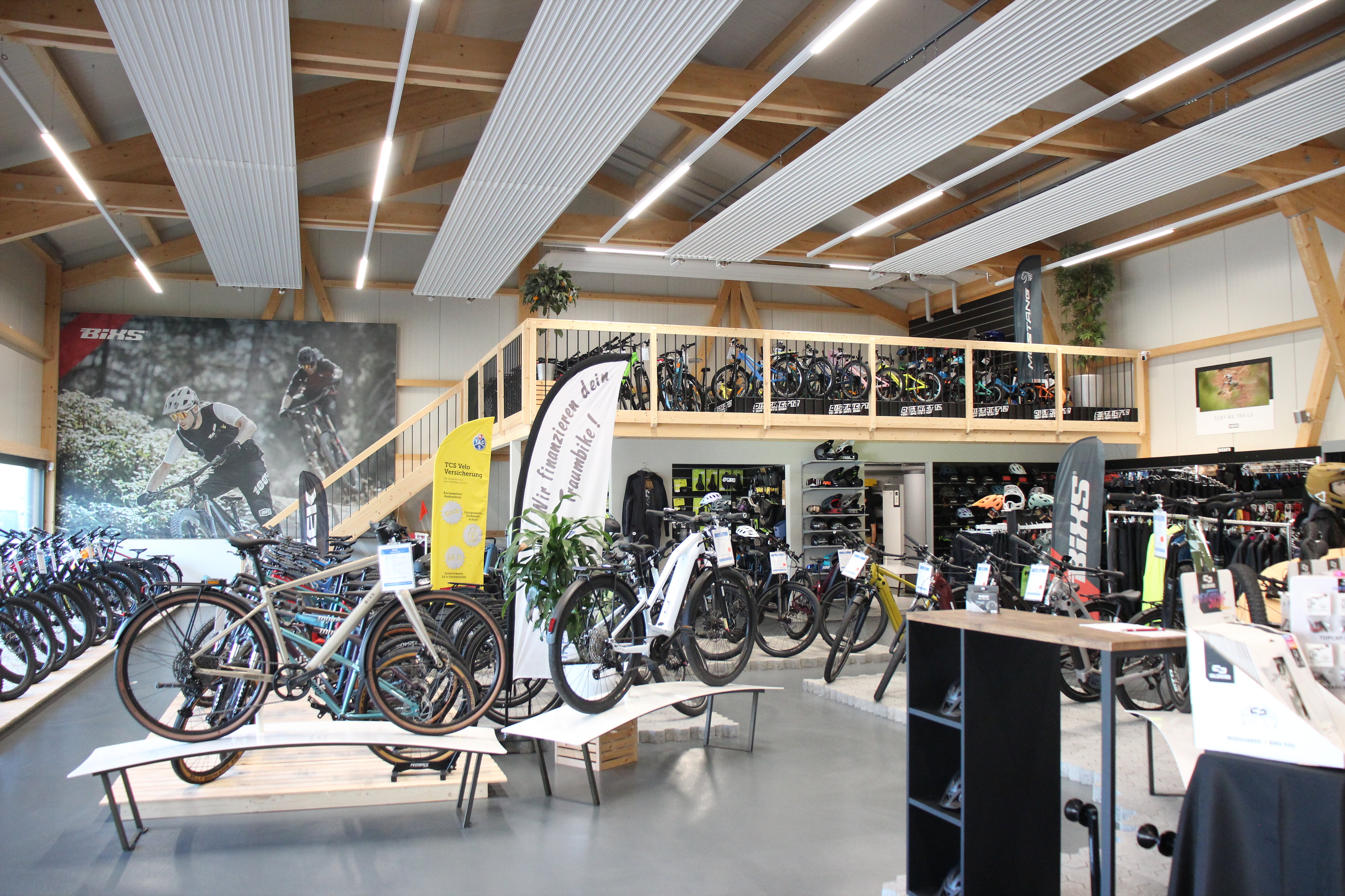 Pannelli radianti a soffitto con illuminazione