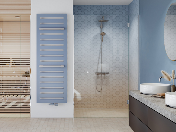 Corps de chauffe bleu dans une salle de bains