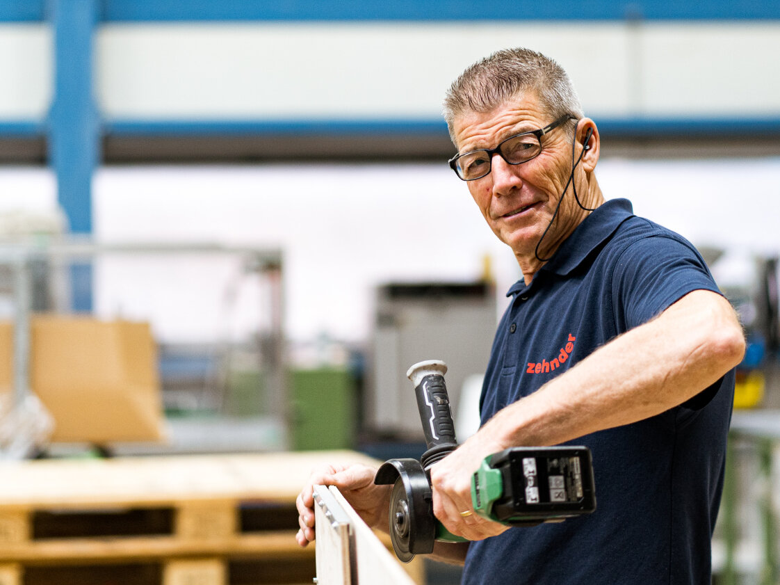 Arbeiter in Zehnder Werk Werk Zehnder Zwolle Mann an Arbeit