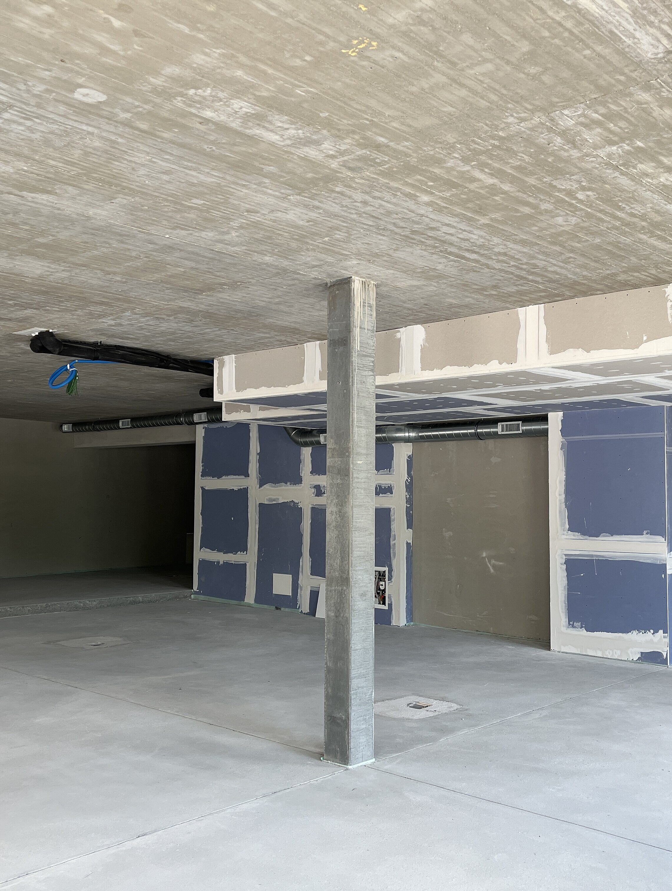 Gewerberäumlichkeit im Rohbau Gewerberäumlichkeit im Rohbau