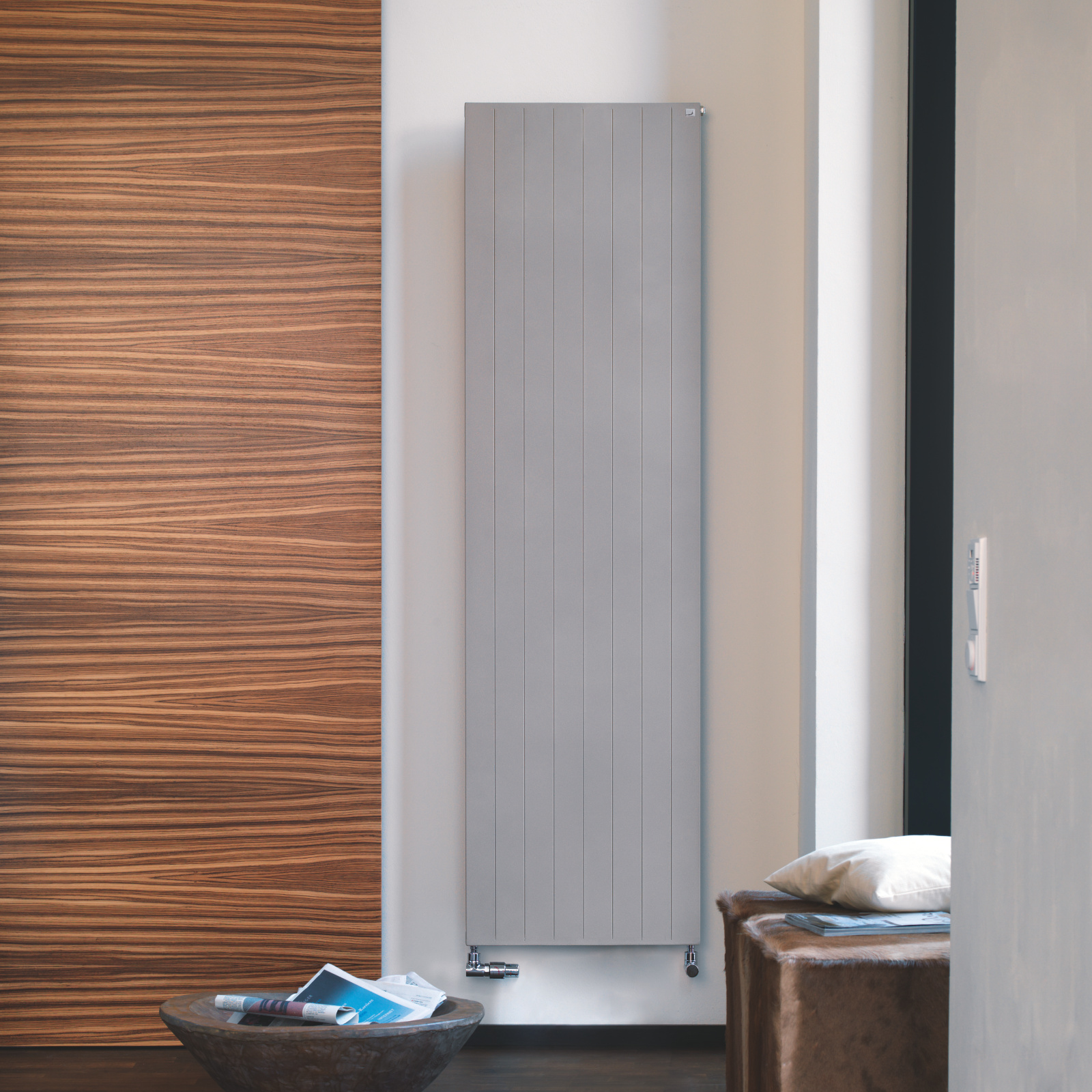 Zehnder_RAD_Radiapanel-HY_chinchilla_grey_livingroom_print+web Rendering Zehnder Radiapanel Decorative radiator Front view