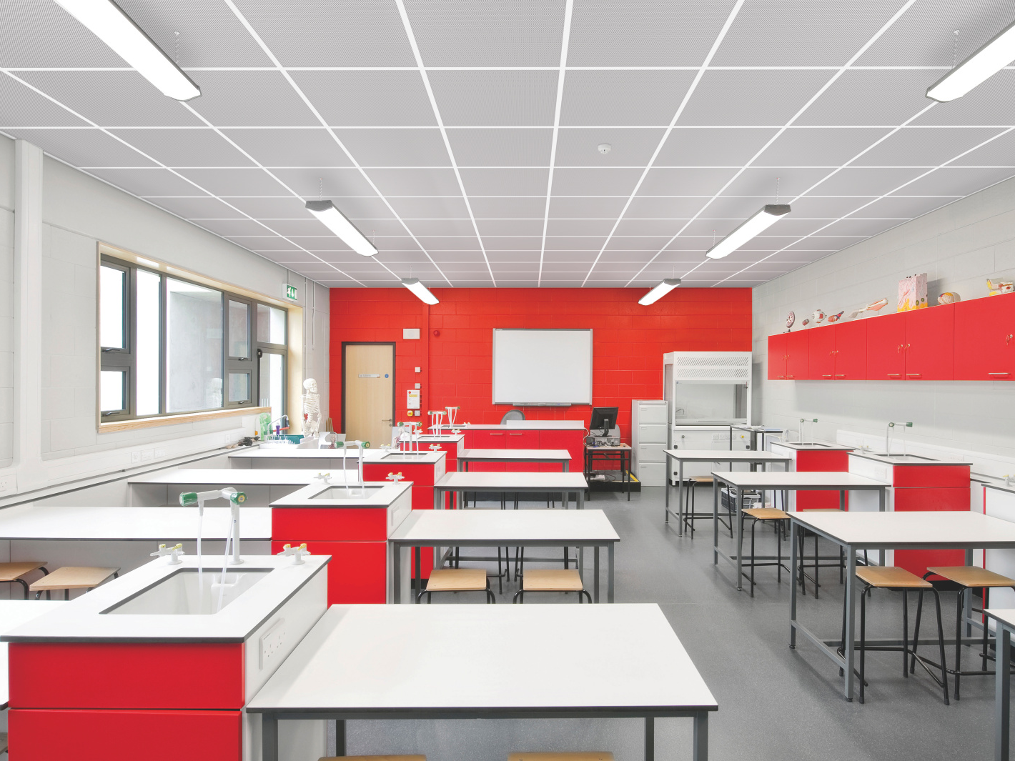 aula scolastica con laboratorio sistema ad inserimento zehnder