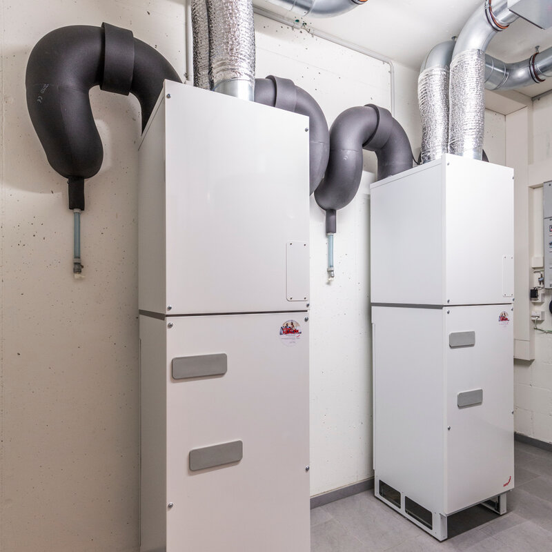 Reference Zehnder ComfoAir SL 330 Comfortable indoor ventilation Front view