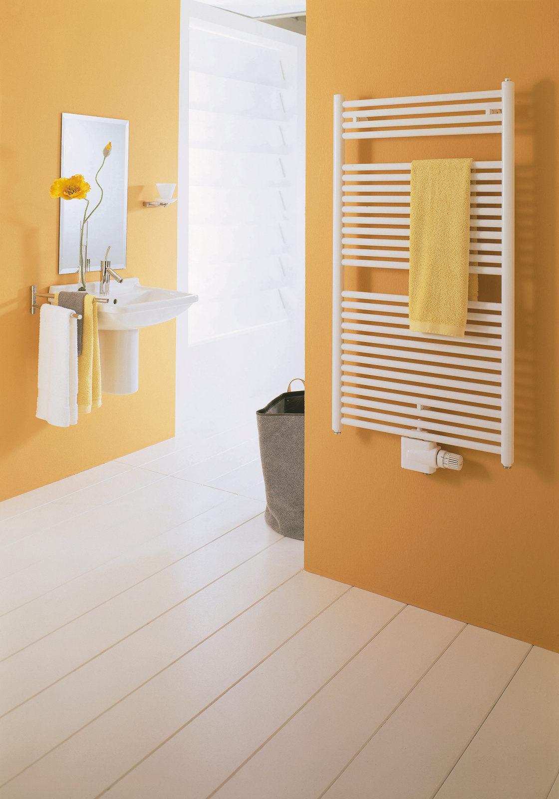 Zehnder_RAD_Toga-HY_bathroom_orange Rendering Zehnder Toga Decorative radiator Side view