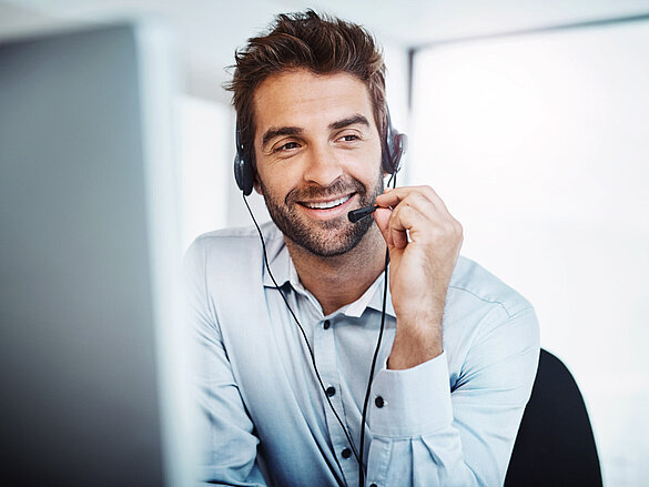 [Translate to Francais:] Ansprechperson am Telefon