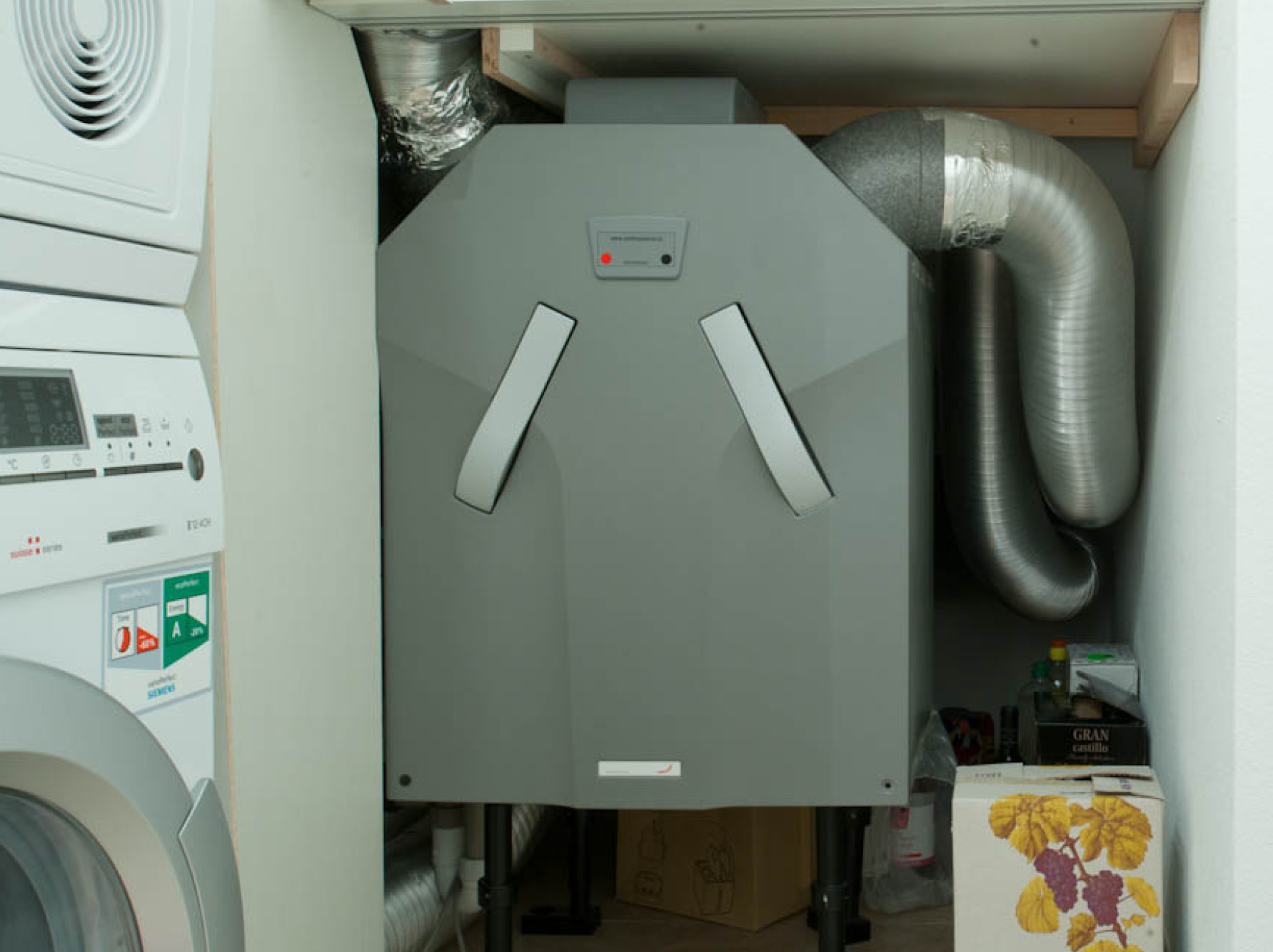 Zentrales Lüftungsgerät Zehnder ComfoAir 350 mit WRG